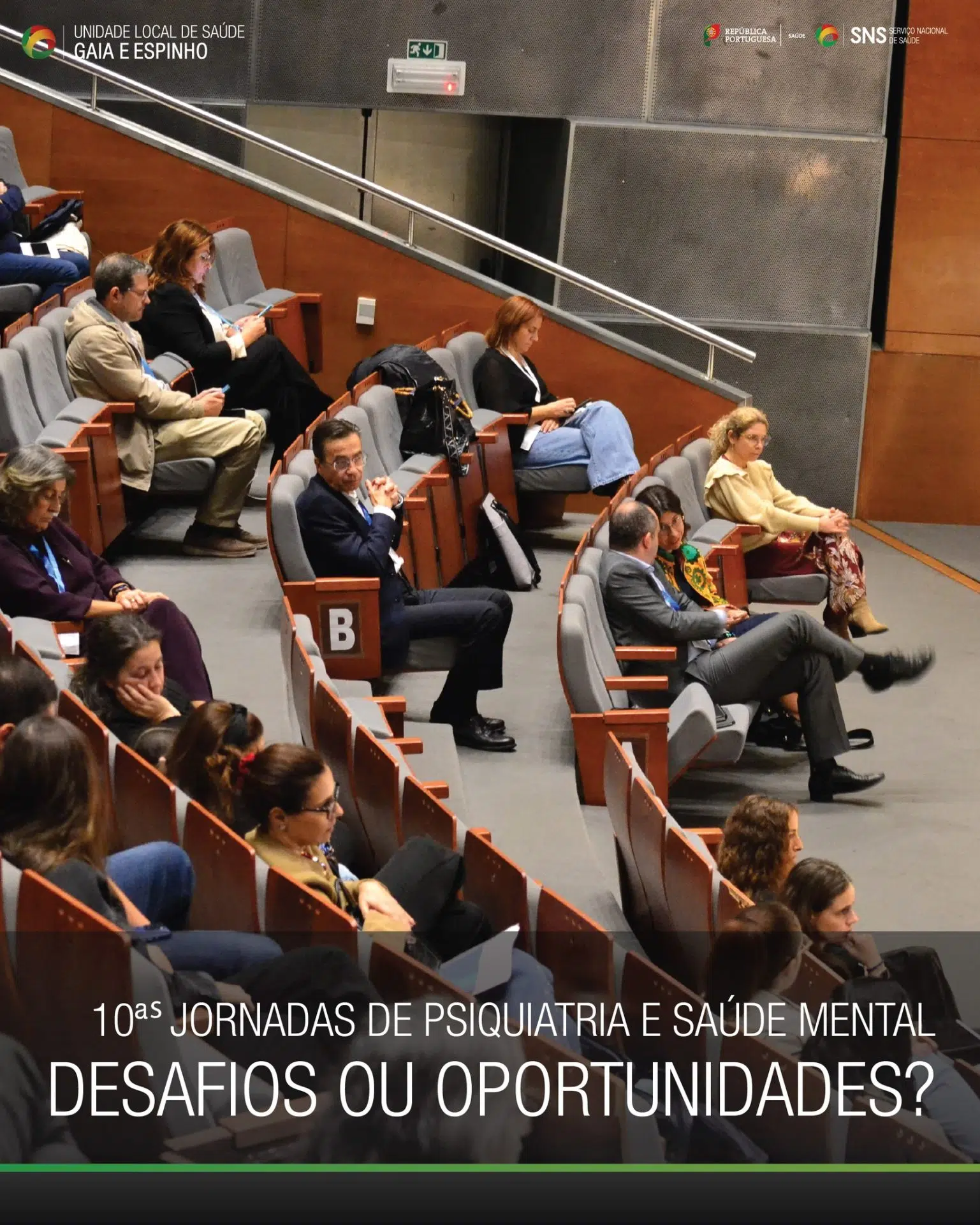 10as Jornadas de Psiquiatria e Saúde Mental da ULSGE 3 (Fonte Facebook ULSGE) 10as Jornadas de Psiquiatria e Saúde Mental. Desafios ou oportunidades? Pessoas sentadas no auditório a assistir a apresentação.(Fonte Facebook ULSGE)