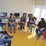 várias mulheres em reunião