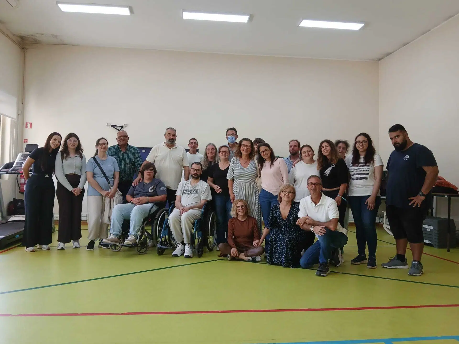 Biodanza no CRPG Fotografia de pessoas lado a lado a sorrirem para a fotografia
