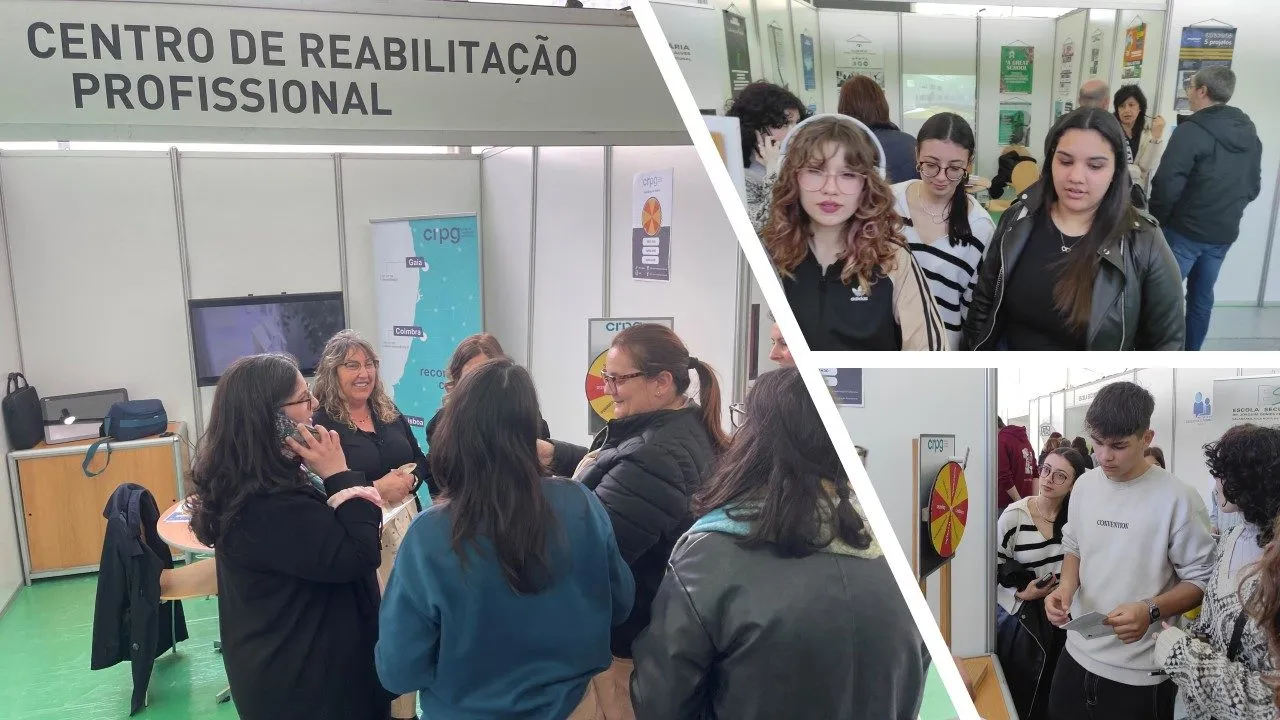 Montagem de 3 fotografias de pessoas a visitarem o espaço do CRPG na Mostra 2025