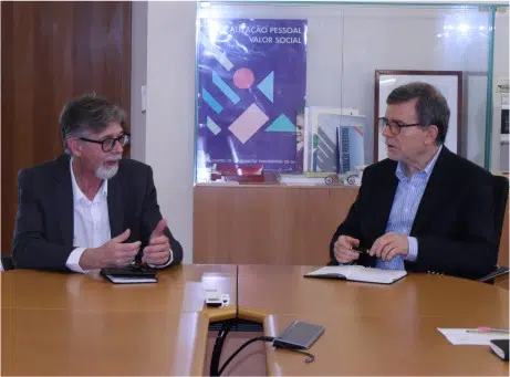 montagem de fotografias de indivíduos do CEFP Aveiro e do CRPG à mesa em reunião