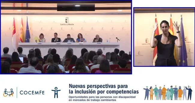 Nuevas perspectivas para la inclusión por competencias. Oportunidades para las personas con discapacidad en mercados de trabajo camblantes. Fotografias dos intervenientes na mesa