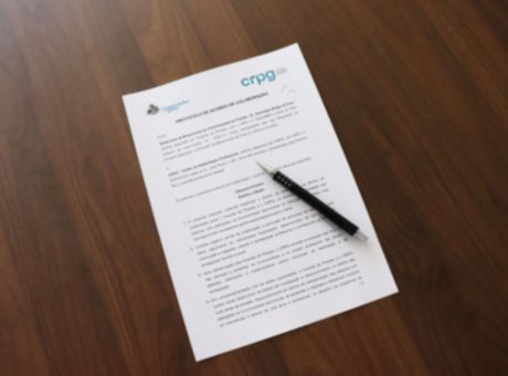 fotografia do protocolo em cima da mesa