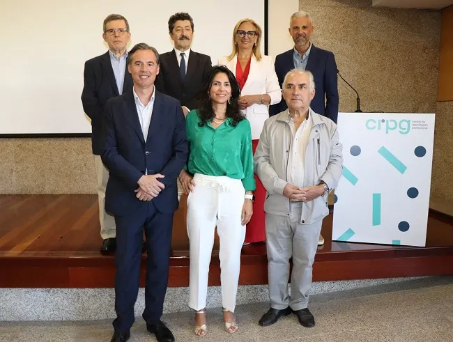 Fotografia dos titulares dos Órgãos Sociais. Da esquerda para a direita e de cima para baixo. Dr. Jerónimo Sousa, Dr. António Alberto Costa, Dra. Paula Rocha, Dr. António Manuel Costa, Dr. João Pedro Fernandes, Dra. Mónica Salazar e Dr. Afonso Almeida