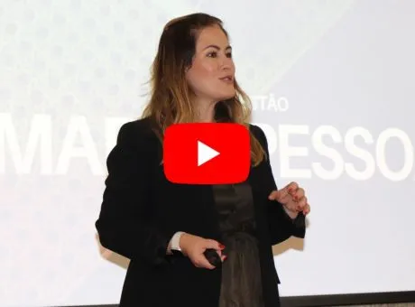 fotografia de Raquel Soares a falar durante a sua masterclass