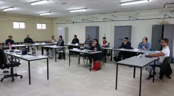 clientes em sala de formação a frequentarem ação Profissional de Apoio Geral