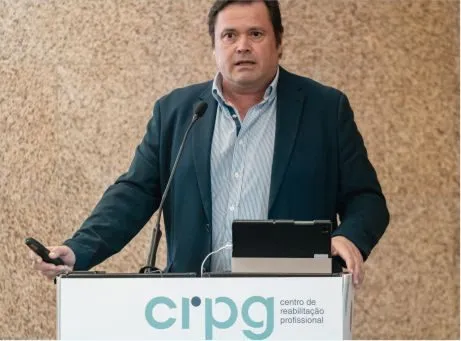 Fotografia de José Oliveira a fazer a sua apresentação no púlpito