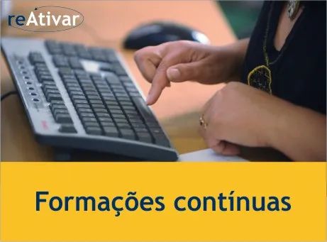 Mulher frente a teclado de computador + Logotipo reAtivar + Inscrição: 