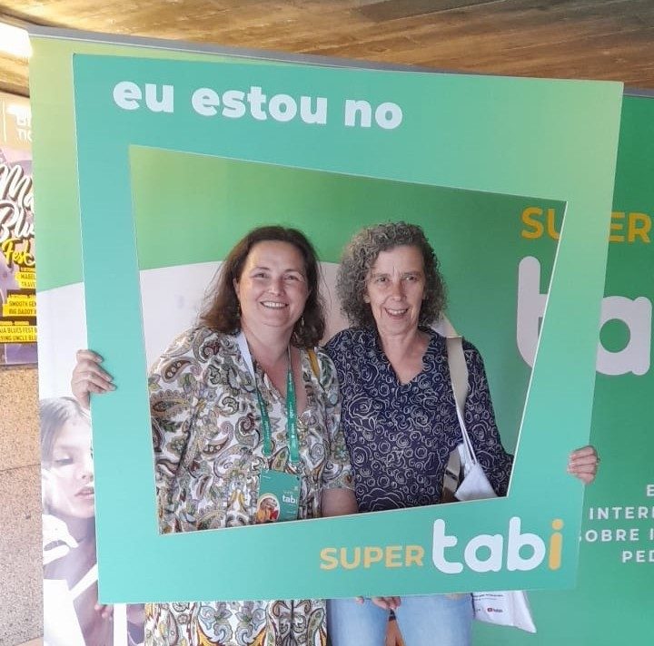 Marina e Suzana, lado a lado, a sorrirem para a fotografia