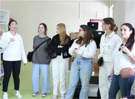 fotografias de alunos durante visita às instalações do CRPG