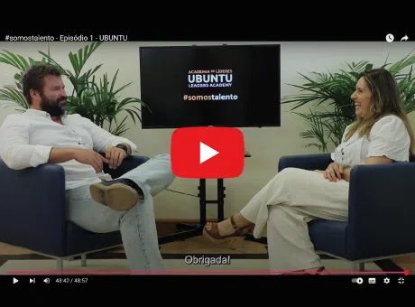 imagem do vídeo parado com simbolo do youtube no centro