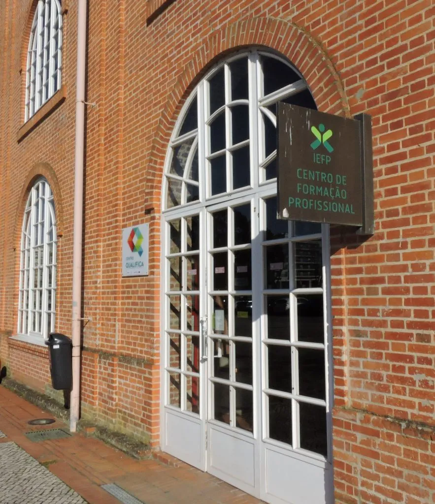 fotografia da fachada do IEFP Centro de Formação Profissional de Aveiro