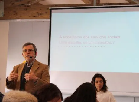 Fotografia de Dr. Jerónimo durante a sua apresentação